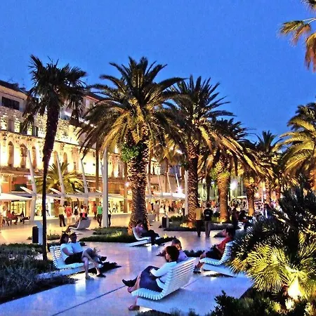 Evala * Split